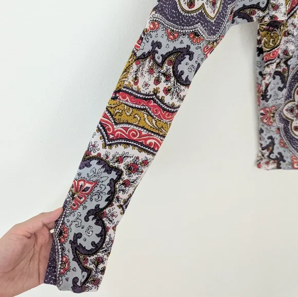 Free People Chase Me Paisley Print Long Sleeve Turtleneck Top Jersey Knit Small - Picture 3 of 9